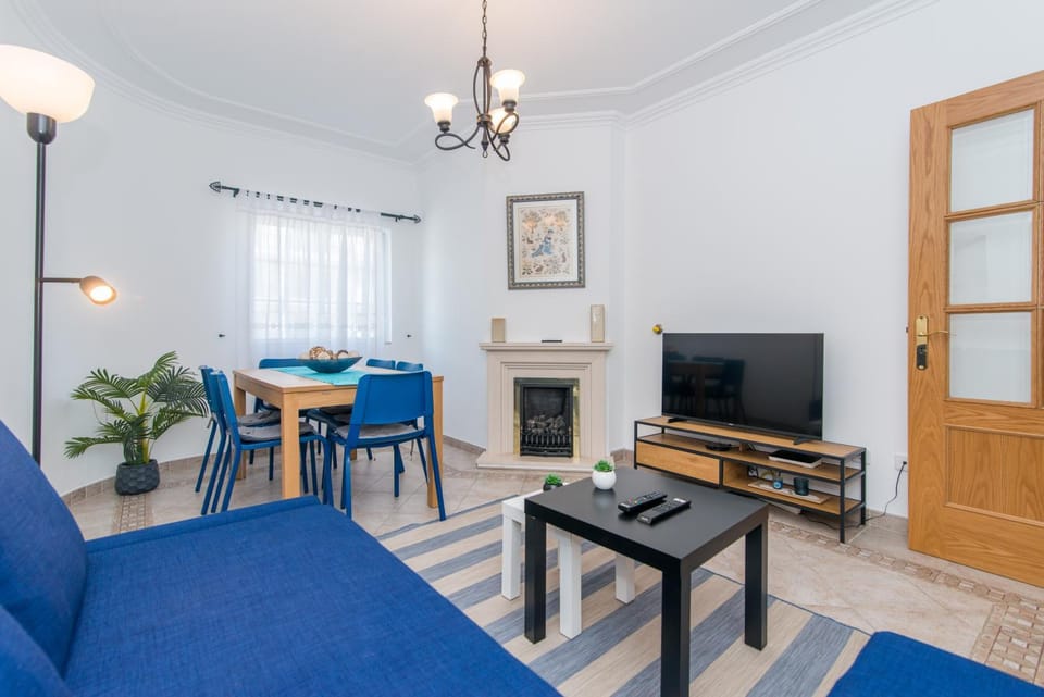 Communal lounge/ TV room, TV and multimedia, Living room