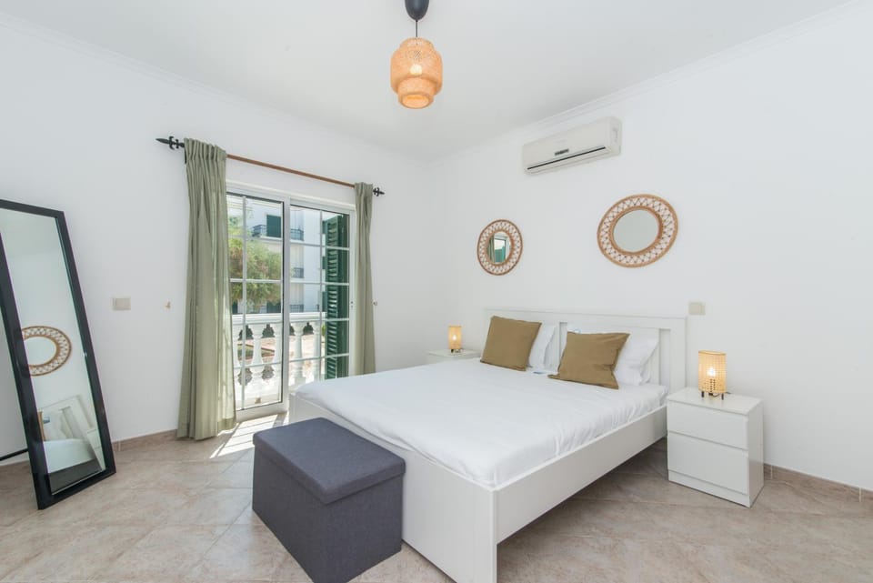 Bed, Bedroom, air conditioner