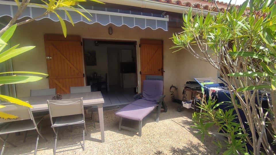maison de vacances climatisée 5 pers avec piscine commune et vélos House in Gruissan