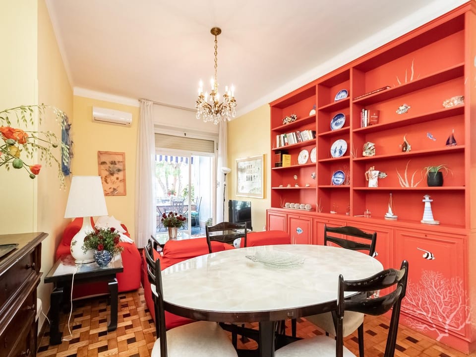 Communal lounge/ TV room, TV and multimedia, Living room, Seating area, Dining area