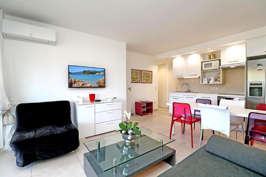 Magnifique 2p vue panoramique piscine grande terrasse pk Apartment in Cannes