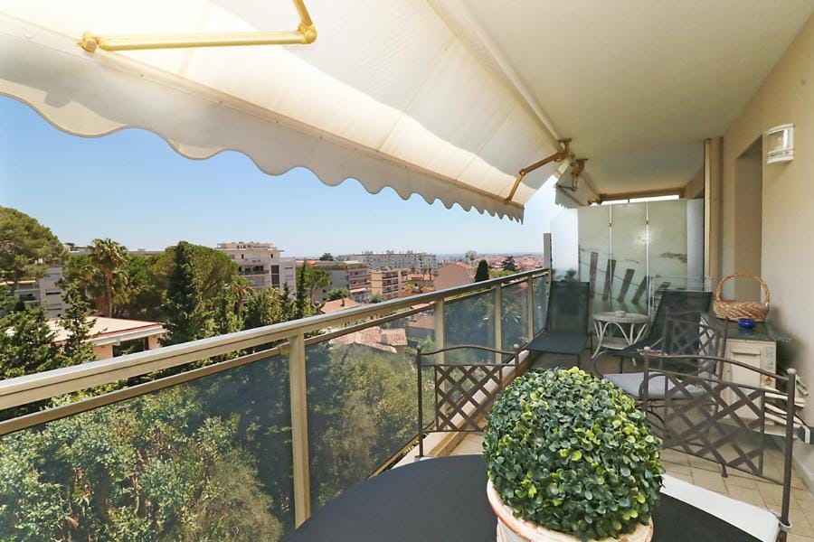 Magnifique 2p vue panoramique piscine grande terrasse pk Apartment in Cannes