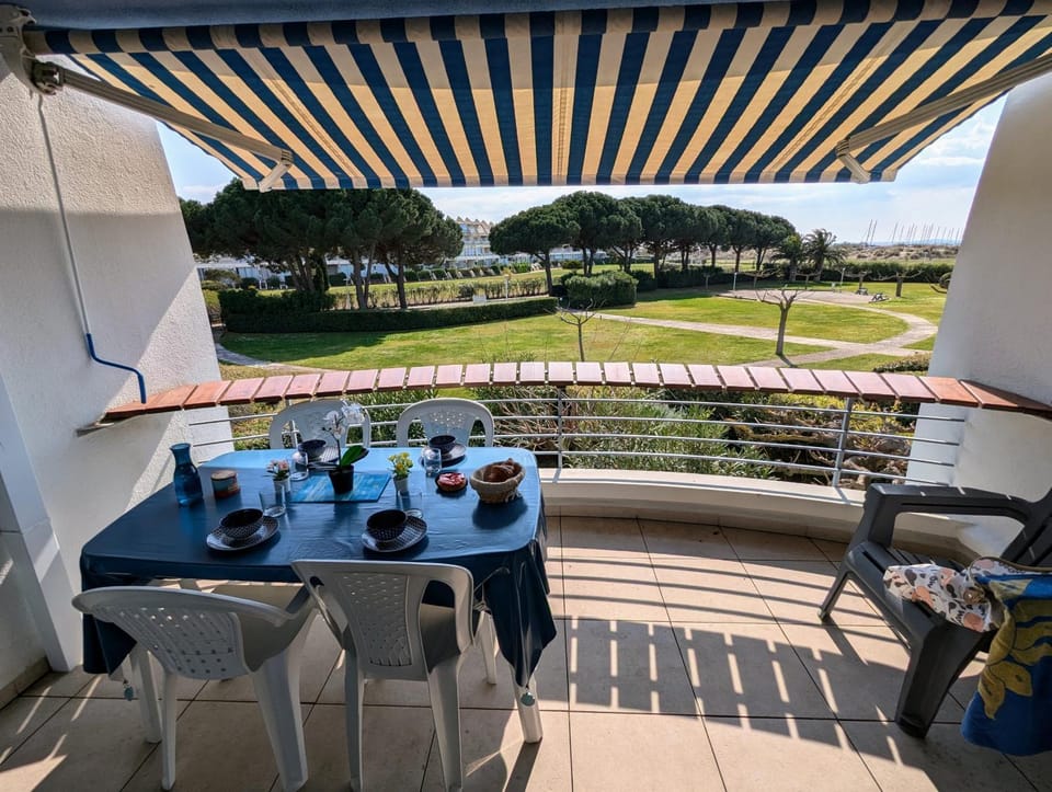 Natural landscape, View (from property/room), Balcony/Terrace, Balcony/Terrace, Dining area