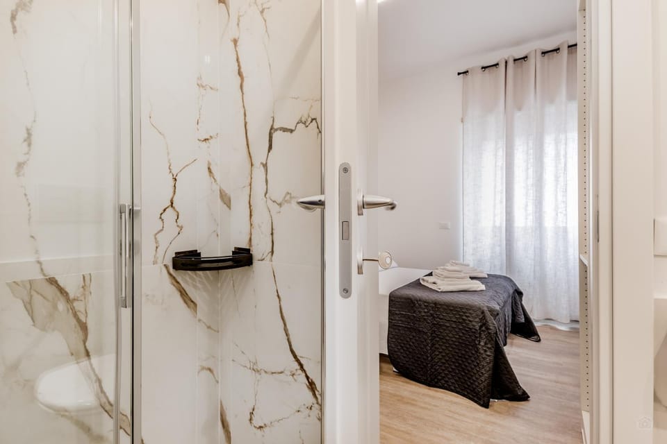 Bathroom, Photo of the whole room