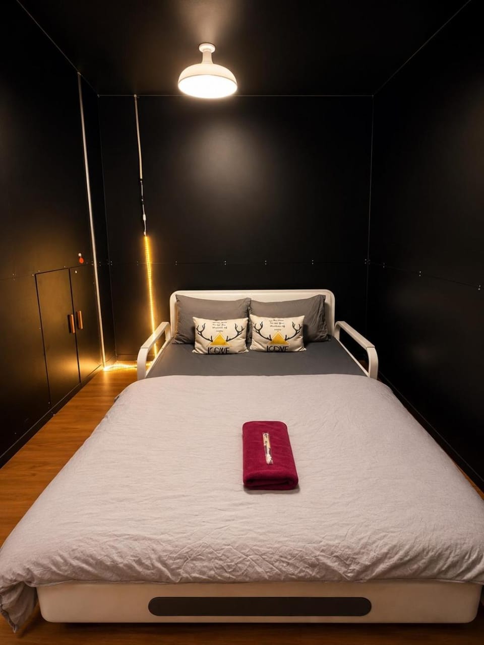START HOUSE Capsule AIRPORT 5- MIN WALK Capsule hotel in Ho Chi Minh City
