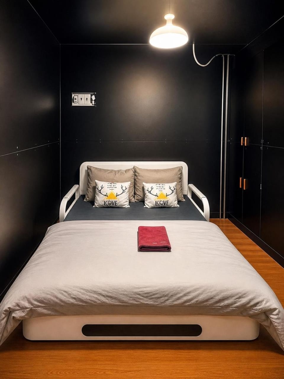 START HOUSE Capsule AIRPORT 5- MIN WALK Capsule hotel in Ho Chi Minh City