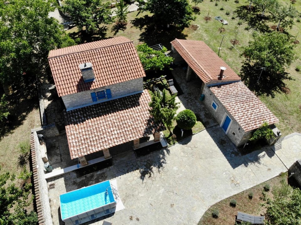 Family-sized renovated Istrian house w/lavand field - 20min from Rovinj. House in Istria County