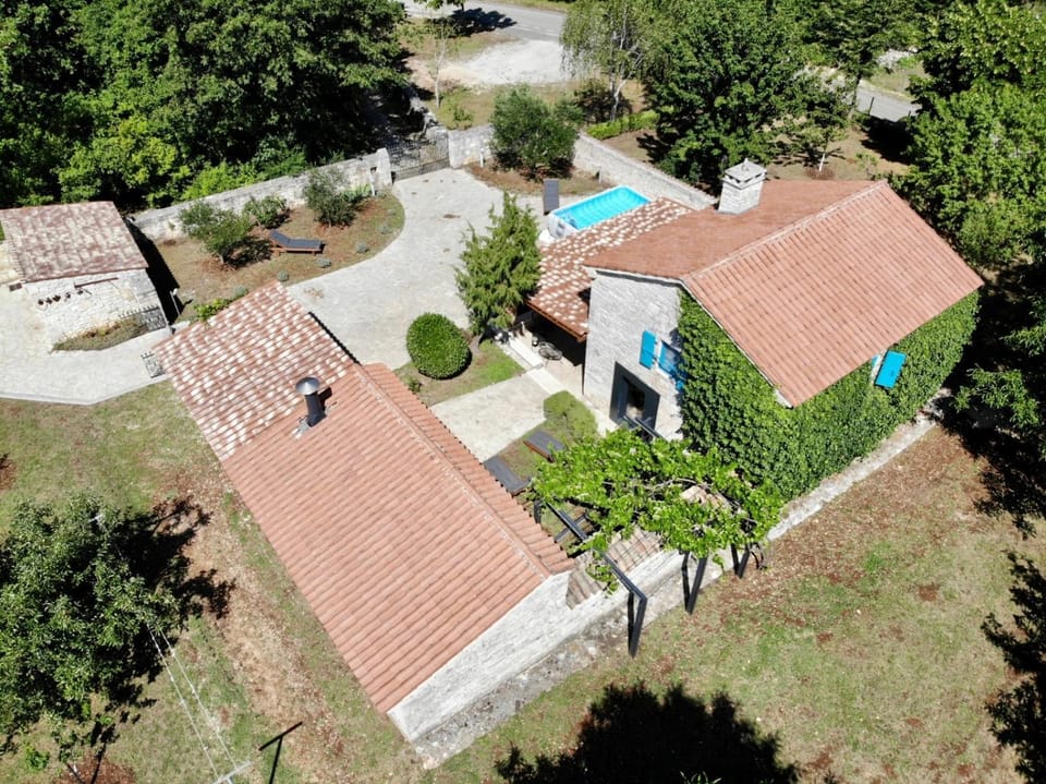 Family-sized renovated Istrian house w/lavand field - 20min from Rovinj. House in Istria County