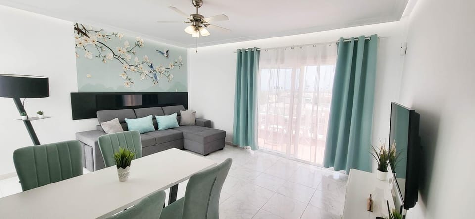 TV and multimedia, Living room, Seating area, fireplace