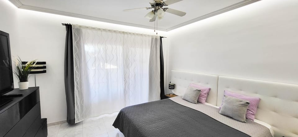 Bed, Bedroom, fireplace