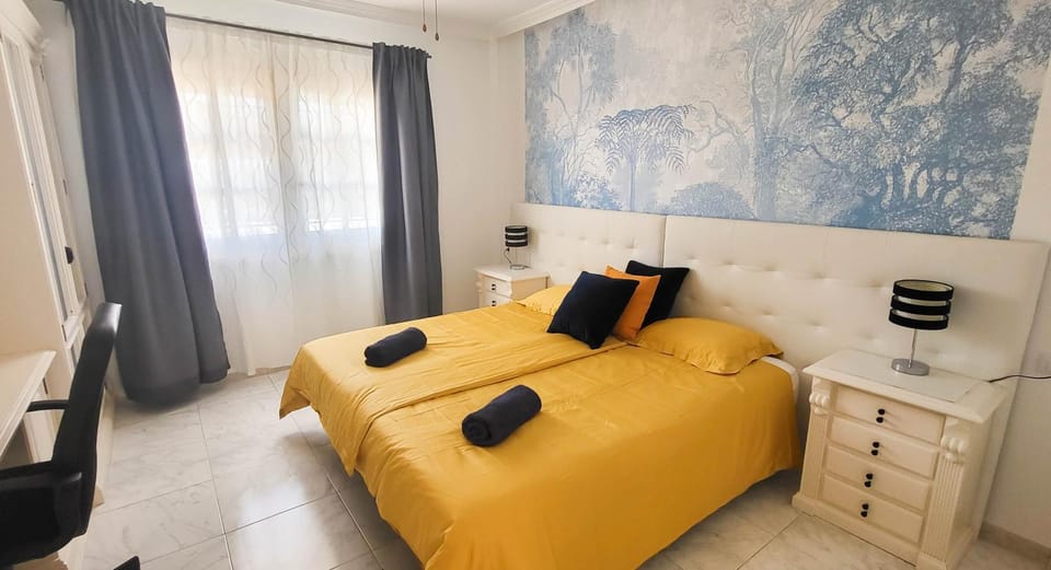 Bedroom, towels