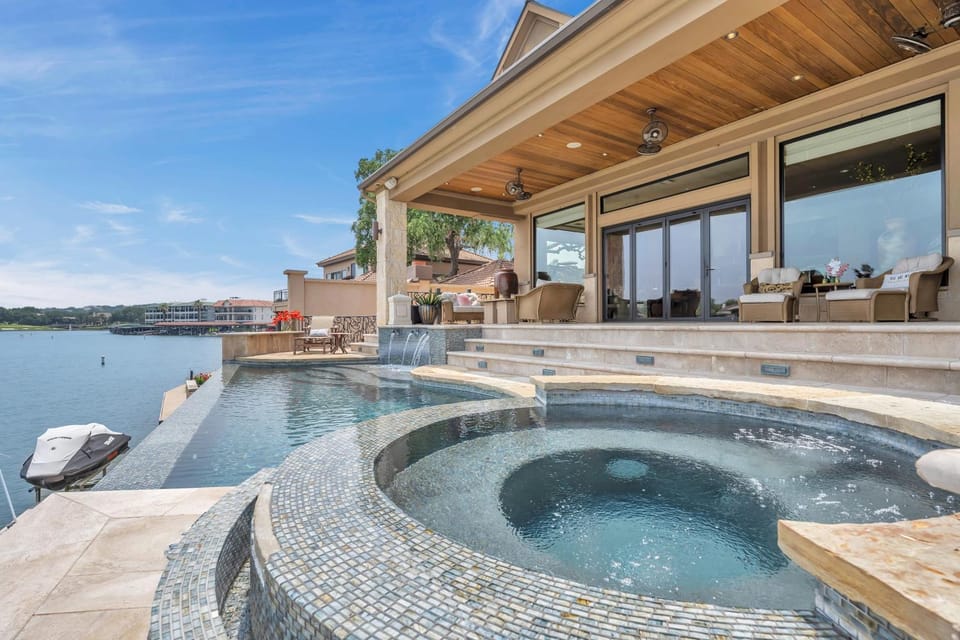 The Villa on Matern New Listing House in Lake Lyndon B Johnson