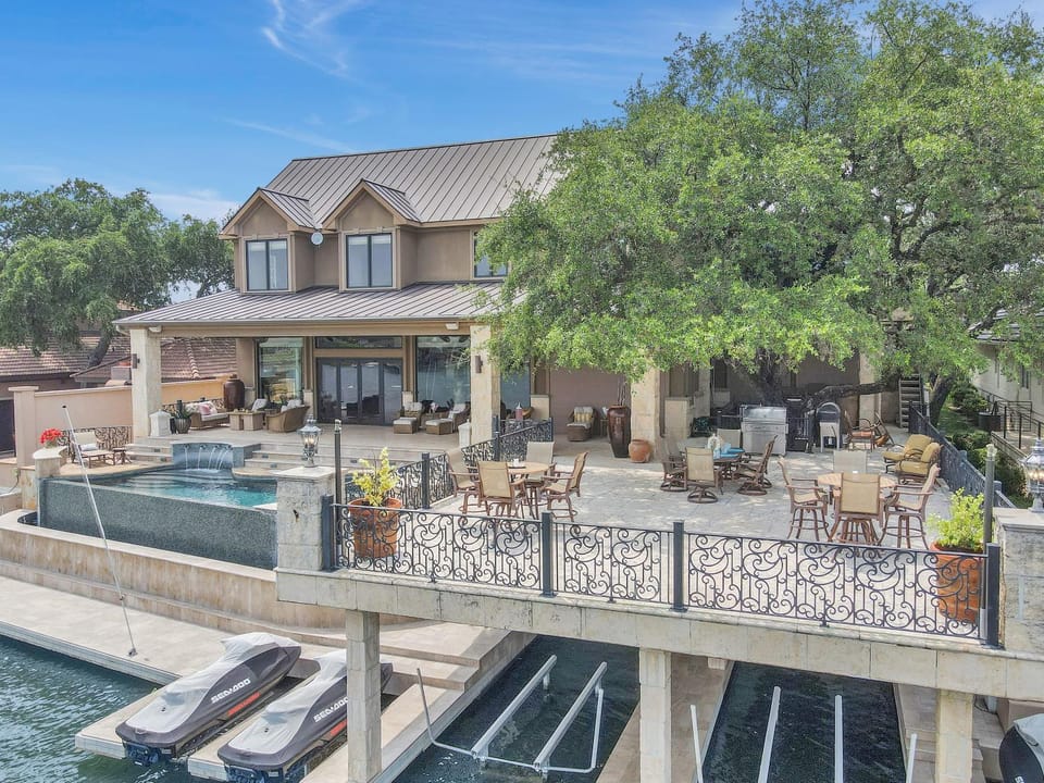 The Villa on Matern New Listing House in Lake Lyndon B Johnson