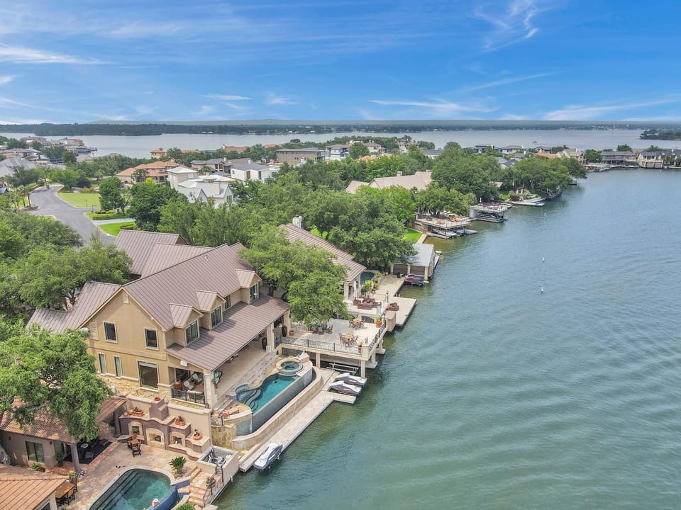 The Villa on Matern New Listing House in Lake Lyndon B Johnson