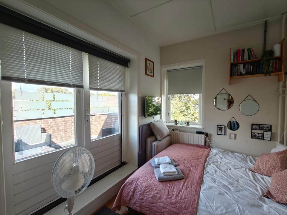 Directors room Swimmingpool Ecolodge Tilburg Vacation rental in Tilburg