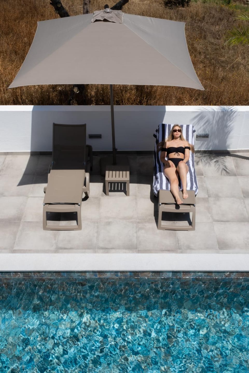 Pool view, Swimming pool, sunbed
