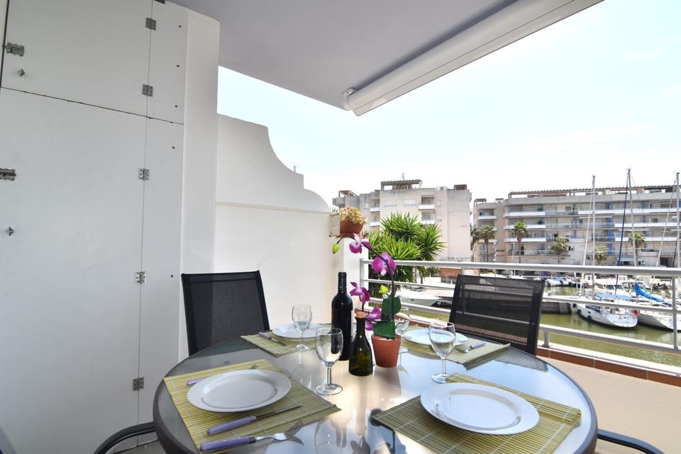 View (from property/room), Balcony/Terrace, Dining area