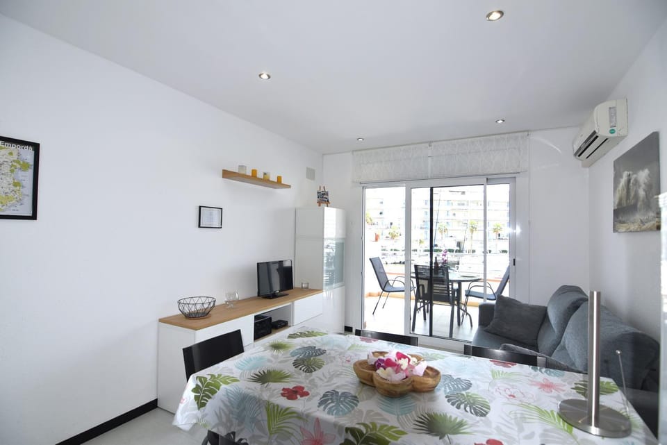 TV and multimedia, Living room, Dining area