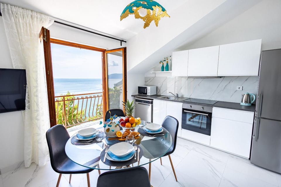 Balcony/Terrace, Kitchen or kitchenette, Living room, Seating area, Dining area, Sea view, minibar, pet friendly, stove