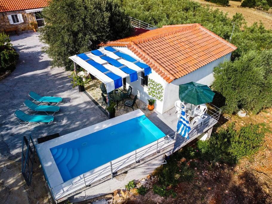 Property building, Garden view, Pool view