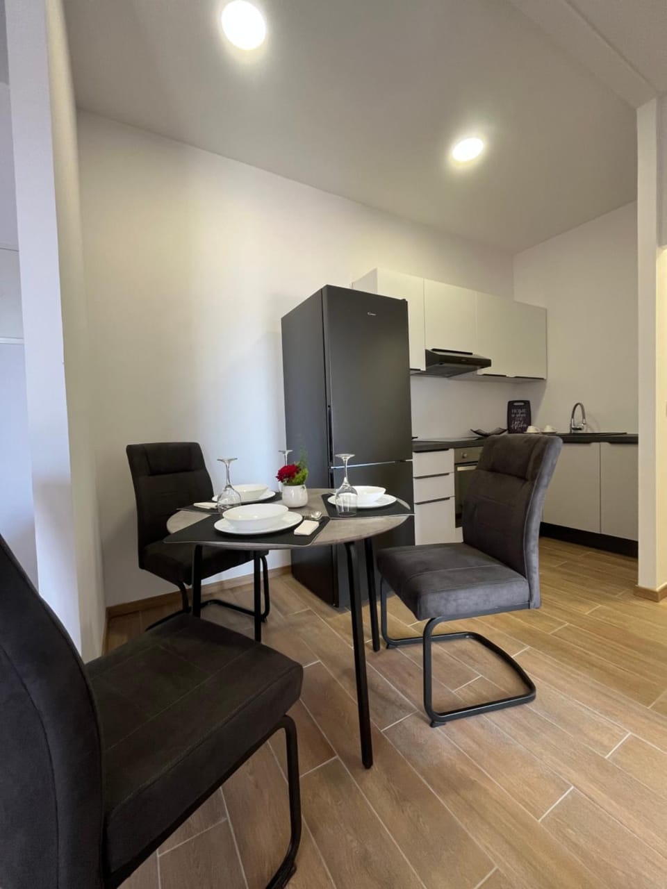 Kitchen or kitchenette, Seating area, Dining area