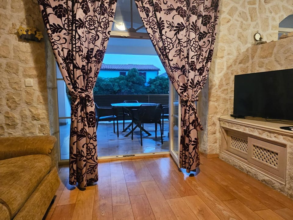 TV and multimedia, Balcony/Terrace, Living room, Seating area