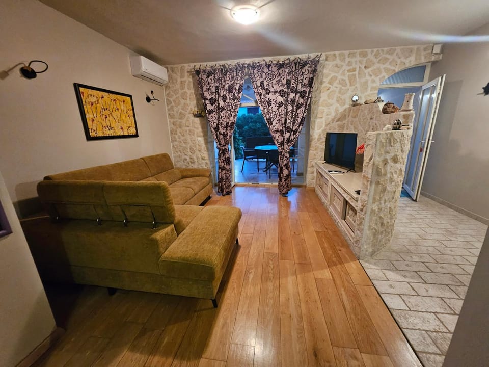 TV and multimedia, Balcony/Terrace, Living room, Seating area