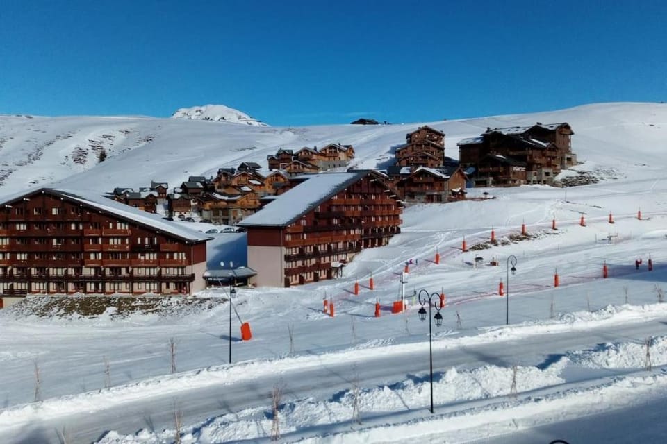 Property building, Skiing