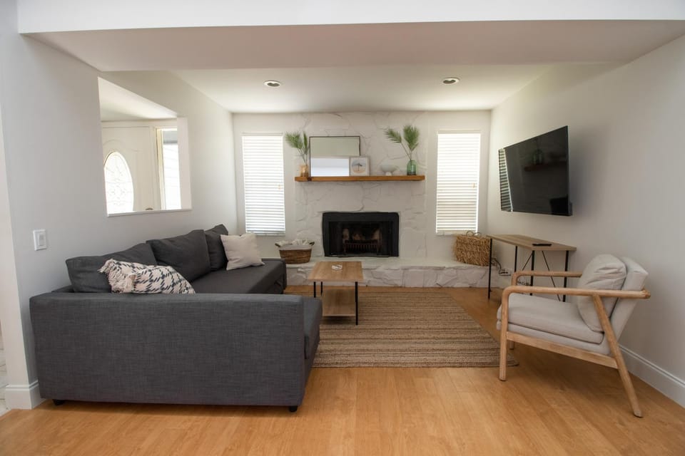 Communal lounge/ TV room, TV and multimedia, Living room
