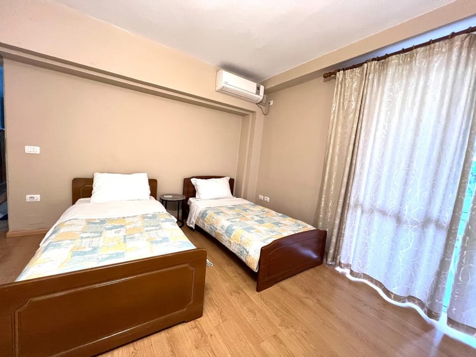 Bed, Photo of the whole room, Bedroom, internet, air conditioner