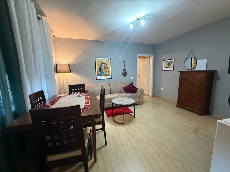 Bed, Living room, Photo of the whole room, Seating area, Dining area, Bedroom, hair dresser