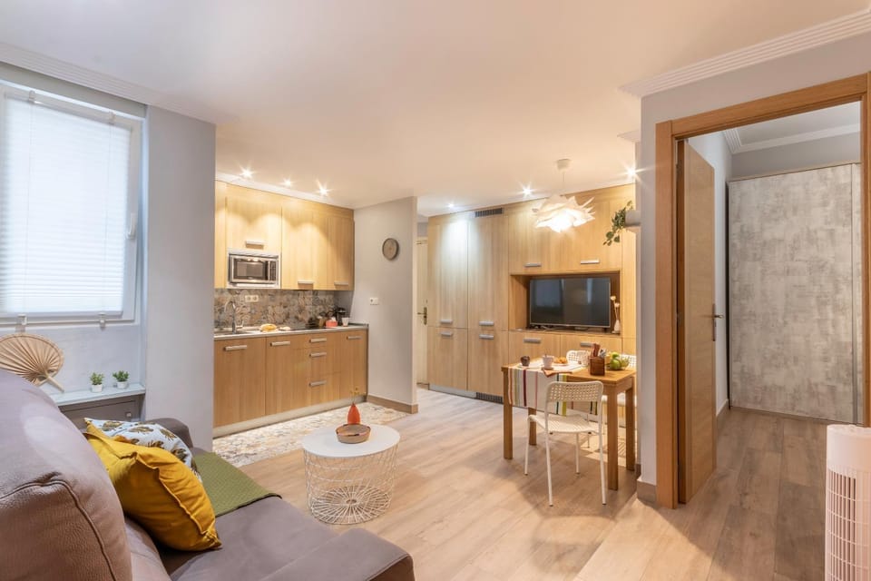 TV and multimedia, Living room, Seating area, Dining area, stove
