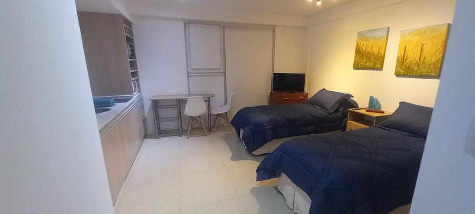 Bed, TV and multimedia, Photo of the whole room