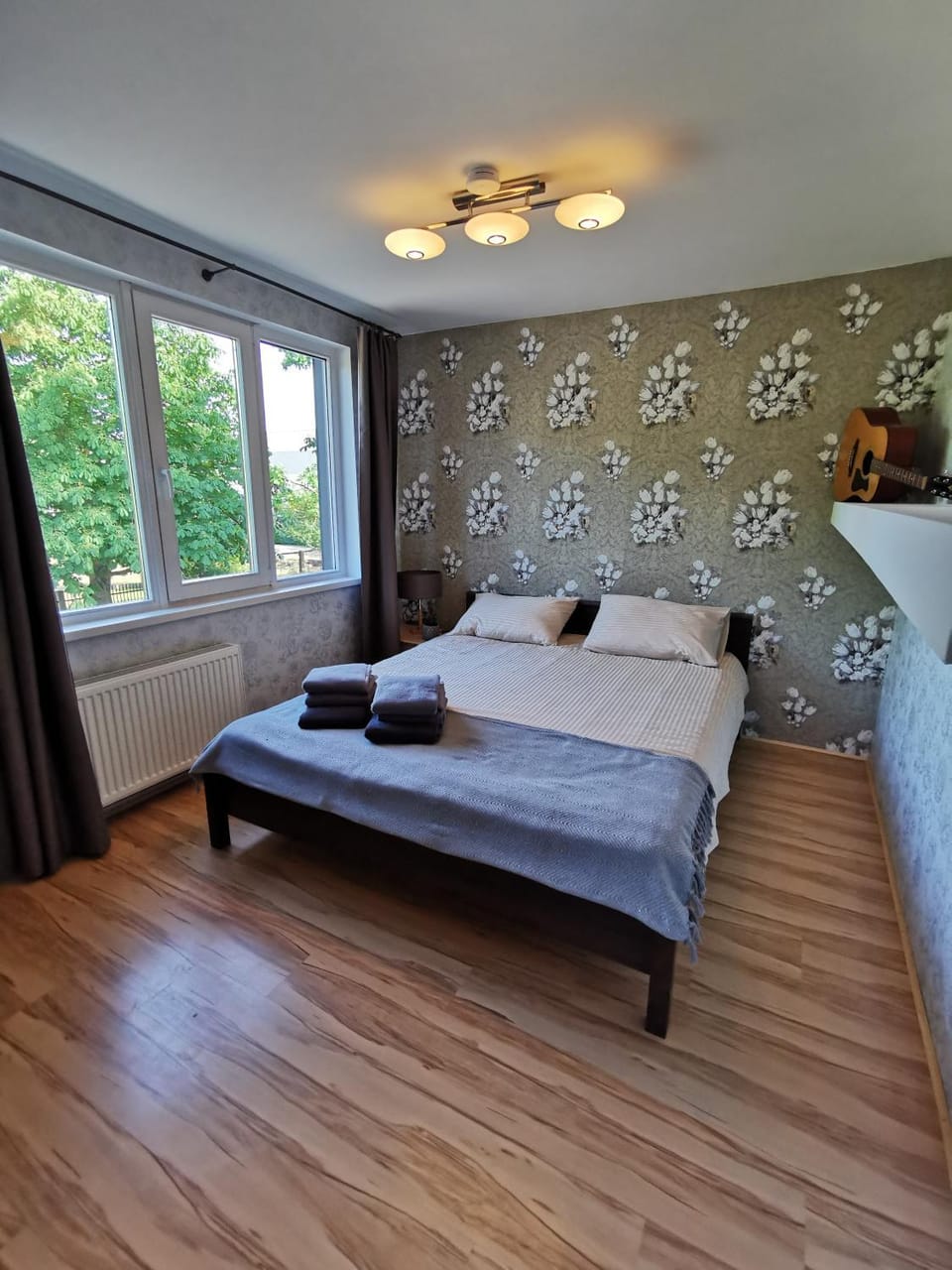 Bedroom, towels