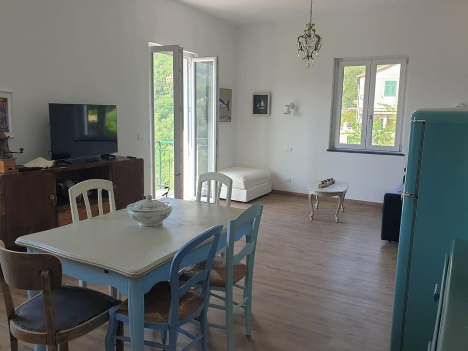 TV and multimedia, Living room, Dining area