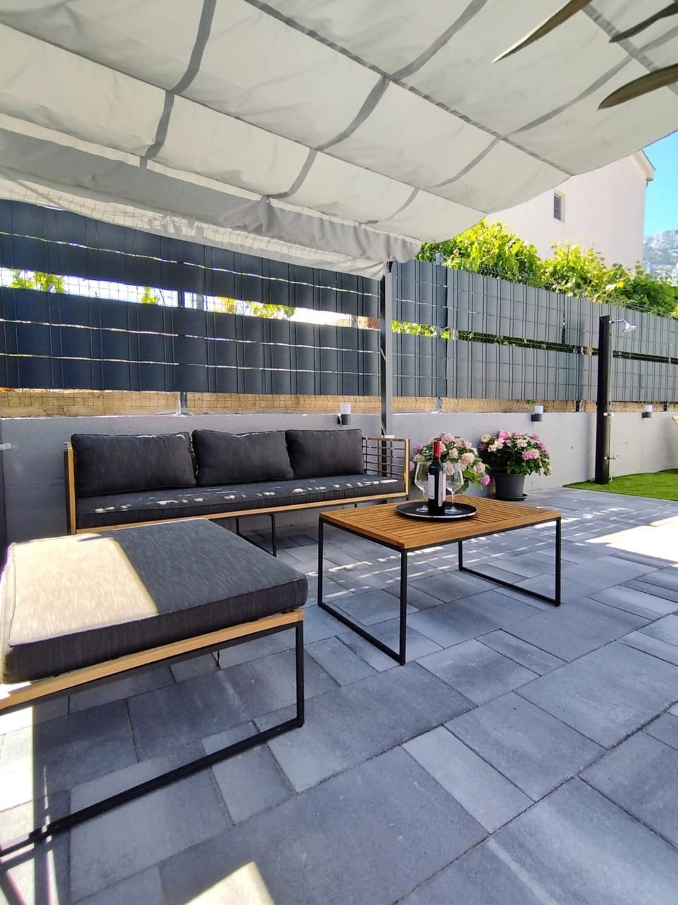 Patio, Day, Balcony/Terrace
