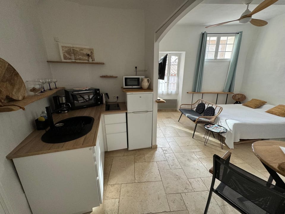 Studio 3 pers coeur de village Bormes les Mimosas Apartment in Bormes-les-Mimosas