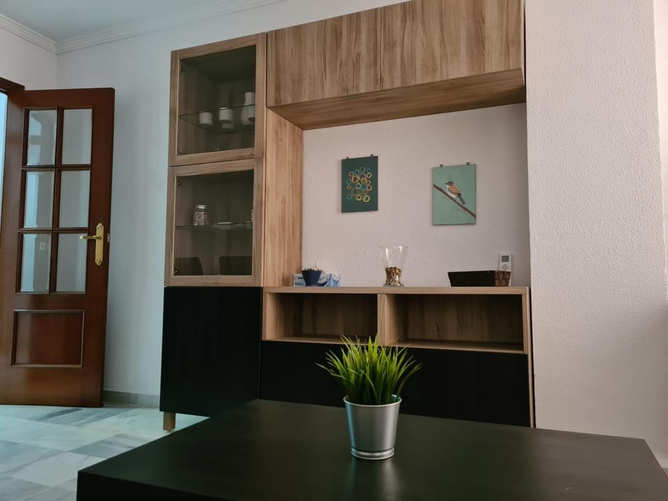 Communal lounge/ TV room, Living room, Dining area, air conditioner