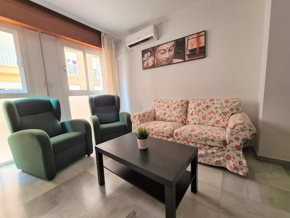 Communal lounge/ TV room, Living room, Dining area, air conditioner