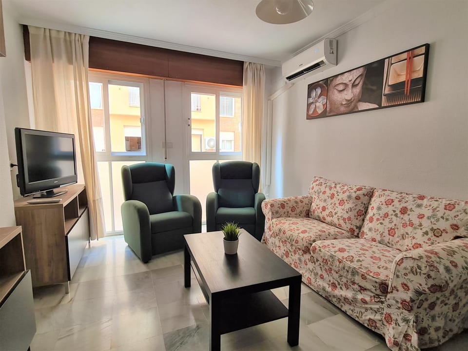 Communal lounge/ TV room, Living room, Dining area, air conditioner