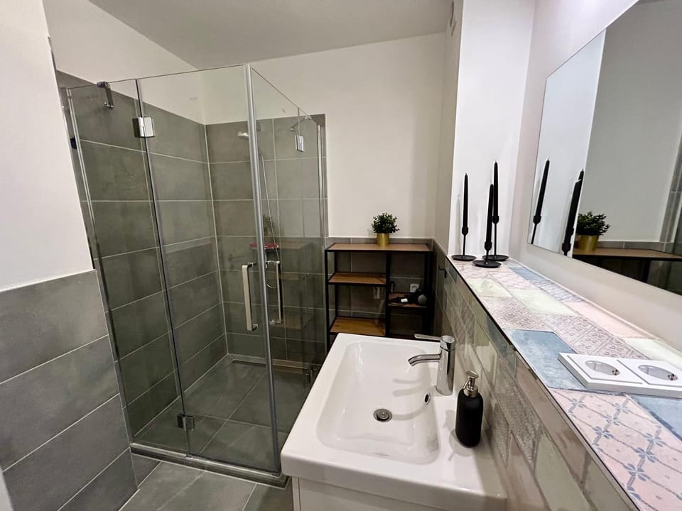 Shower, Bathroom
