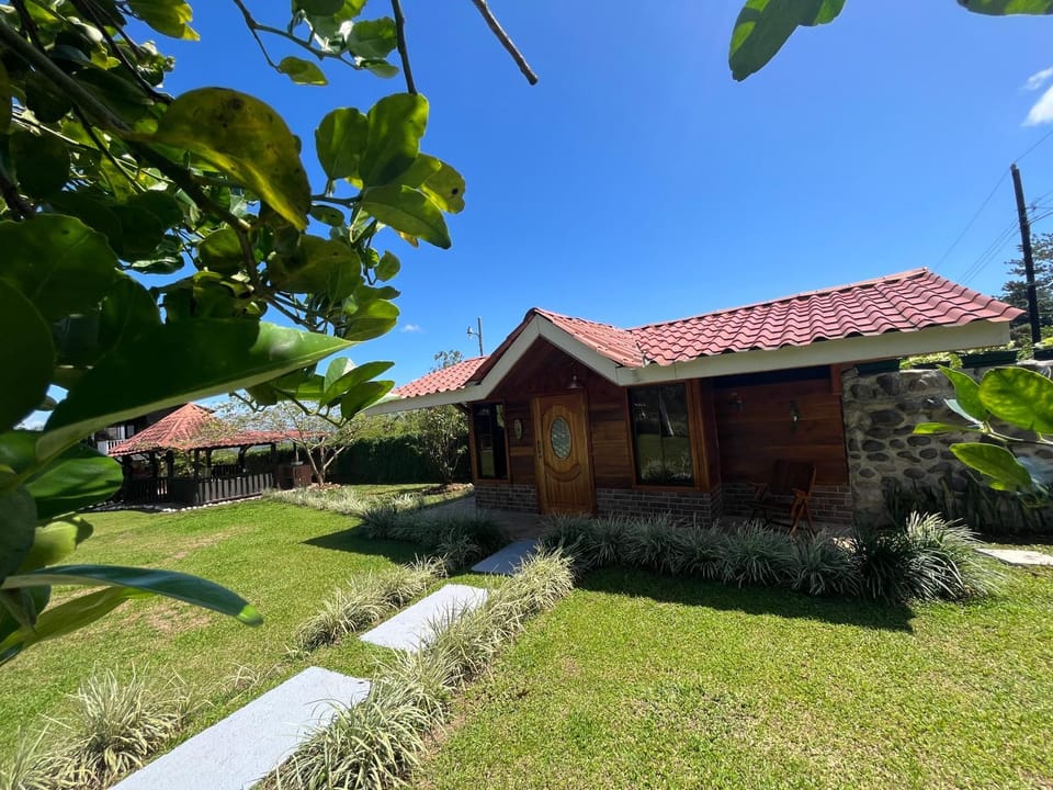 Pitangus Lodge Nature lodge in Alajuela Province