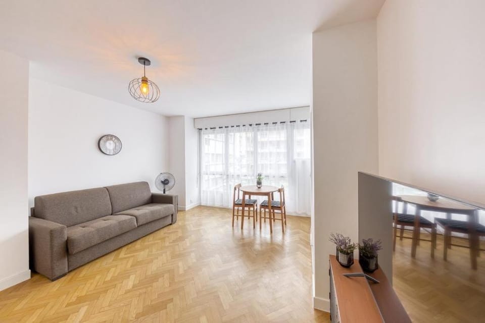 L'Appartement d'Art et de Lumière Apartment in Clichy