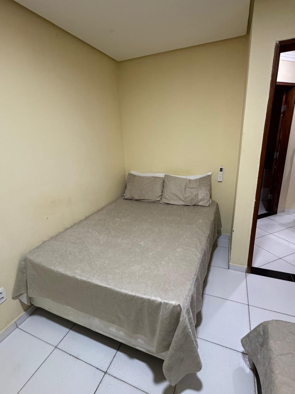 Bed, Bedroom, air conditioner