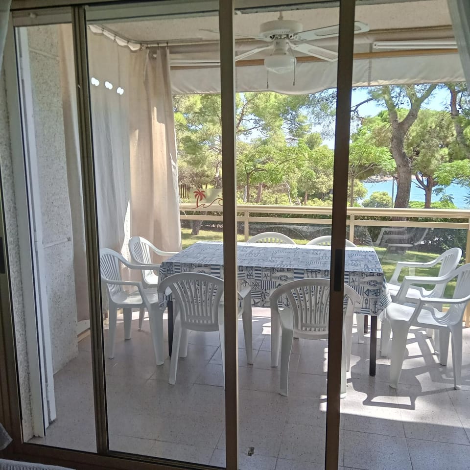 Natural landscape, Balcony/Terrace, Dining area
