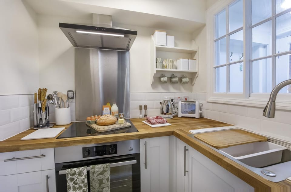 Coffee/tea facilities, Kitchen or kitchenette, Business facilities, Food, oven, stove, toaster
