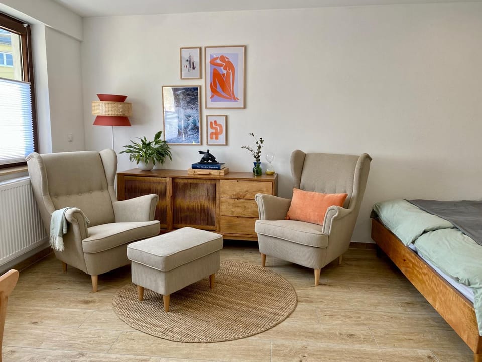 Living room, Seating area