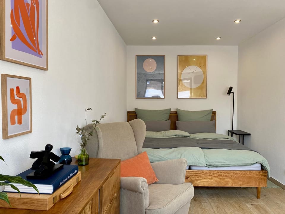 Bed, Living room, Bedroom