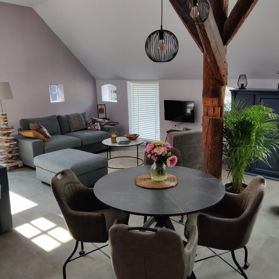 Seating area, Dining area
