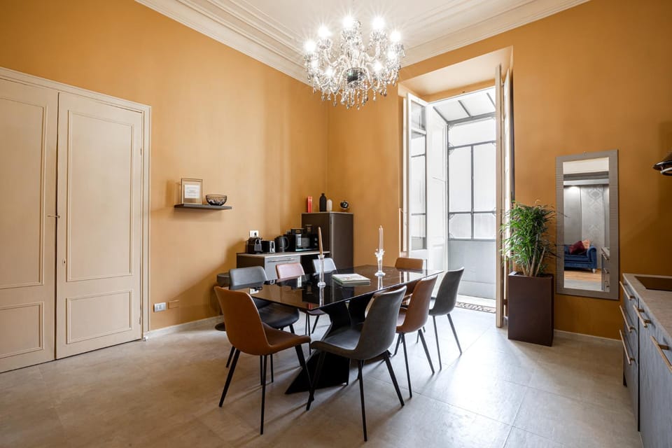 Kitchen or kitchenette, Living room, Seating area, Dining area